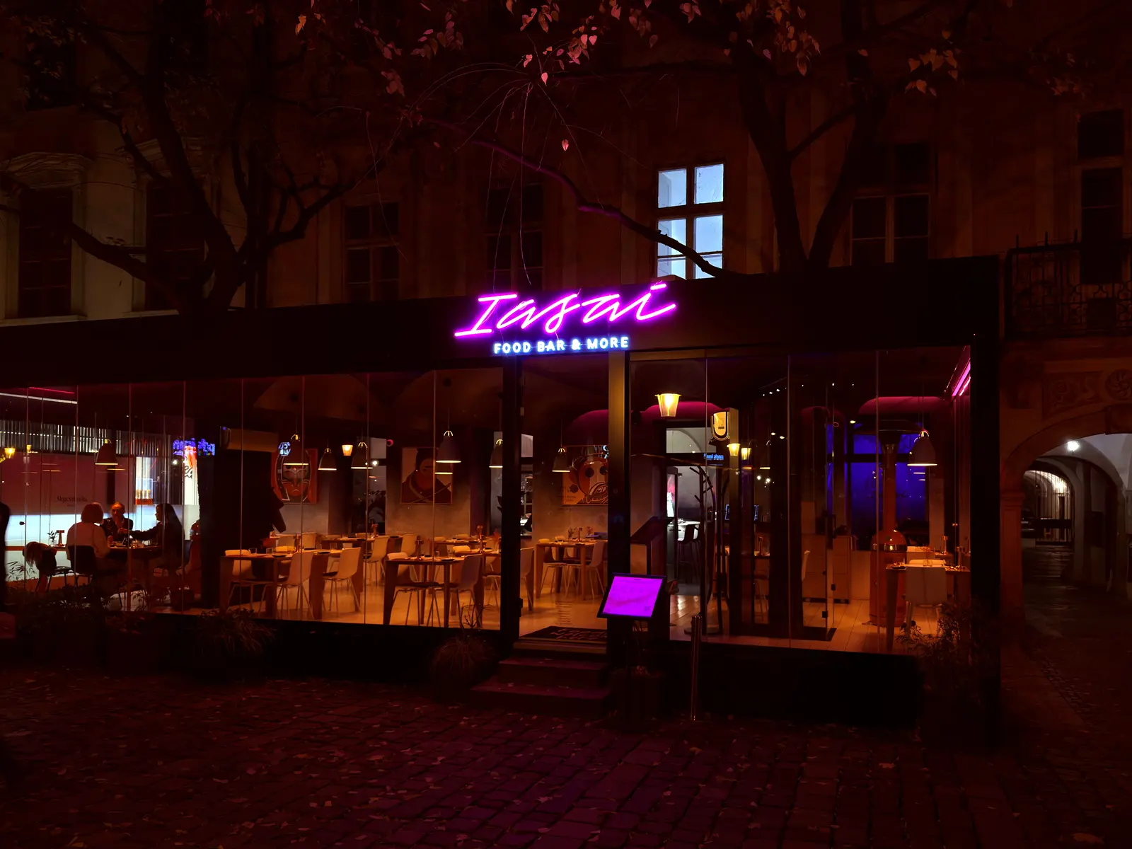 Neon Iasai Food Bar – Projekt von Neonworld
