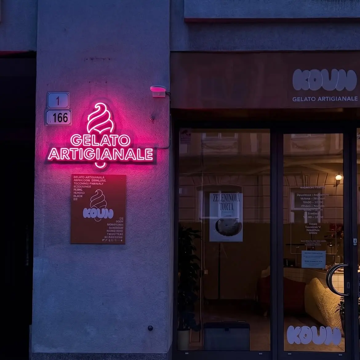 Rosa Neon-Schriftzug Koun Gelato Artigianale an der Fassade – Projekt von Neonworld