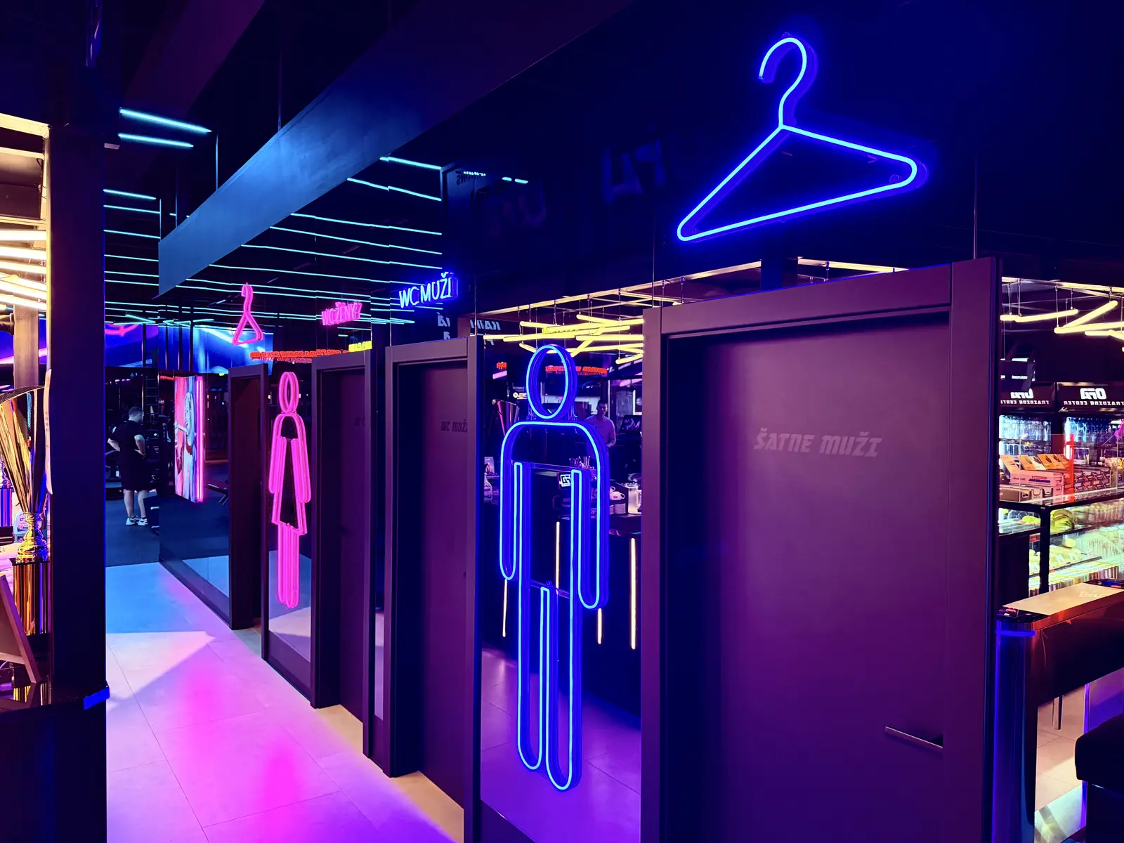 Neon-Figuren OFA Gym – Projekt von Neonworld
