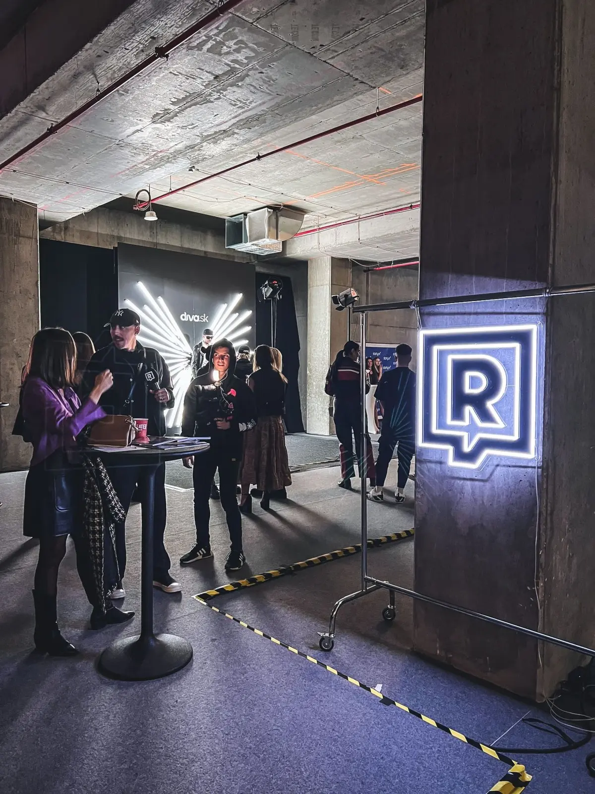 Refresher-Neon beim Event – Projekt von Neonworld