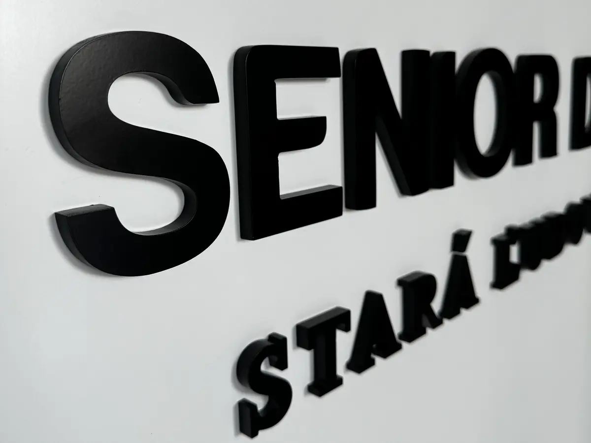 Lasergeschnittene 3D-Buchstaben aus Acryl – Senior Dom Stará Ľubovňa