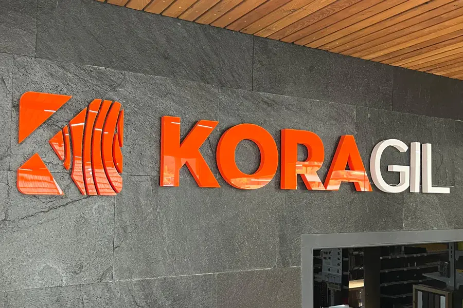 3D-Logo Koragil an einer Steinwand – Projekt von Neonworld