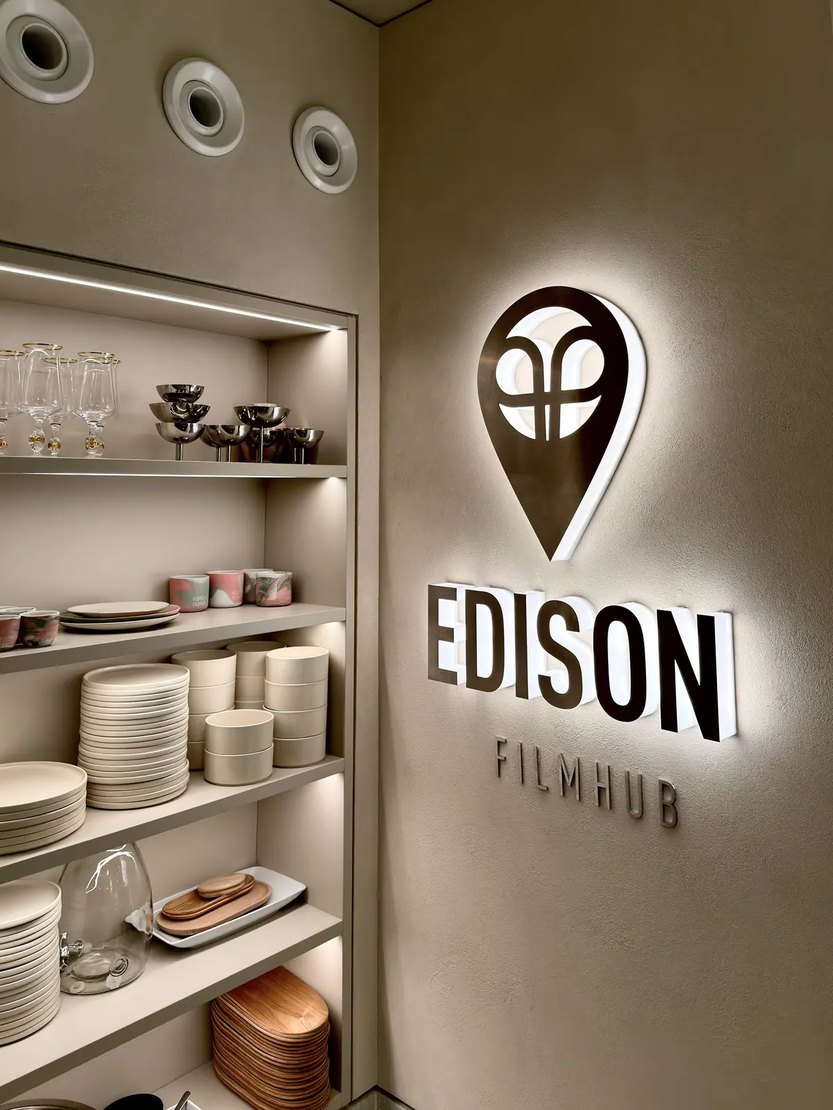 Leuchtlogo Edison Filmhub – Projekt von Neonworld