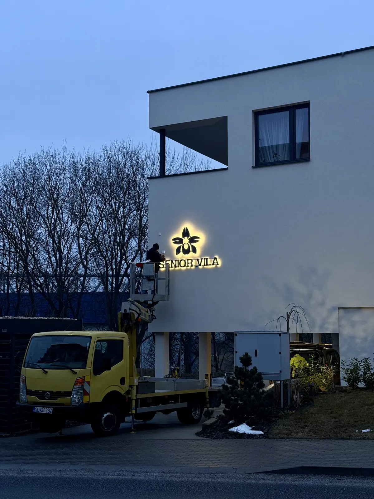 Senior Vila – Montage – Projekt von Neonworld