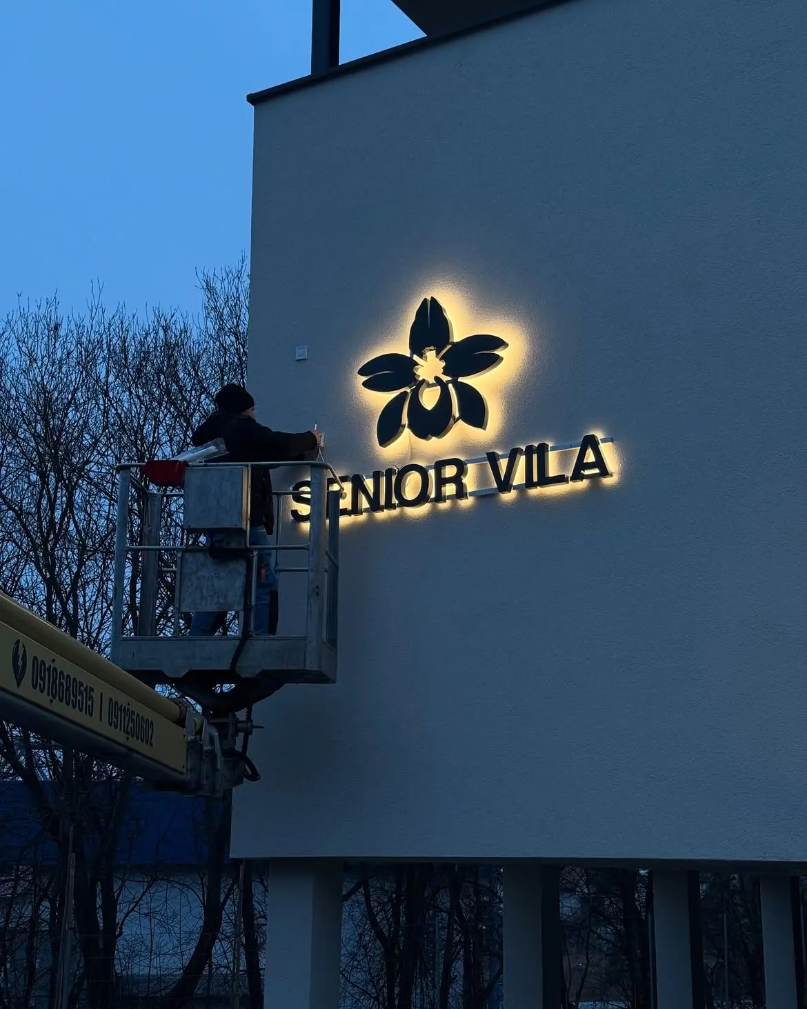 Leuchtbuchstaben Senior Vila – Projekt von Neonworld