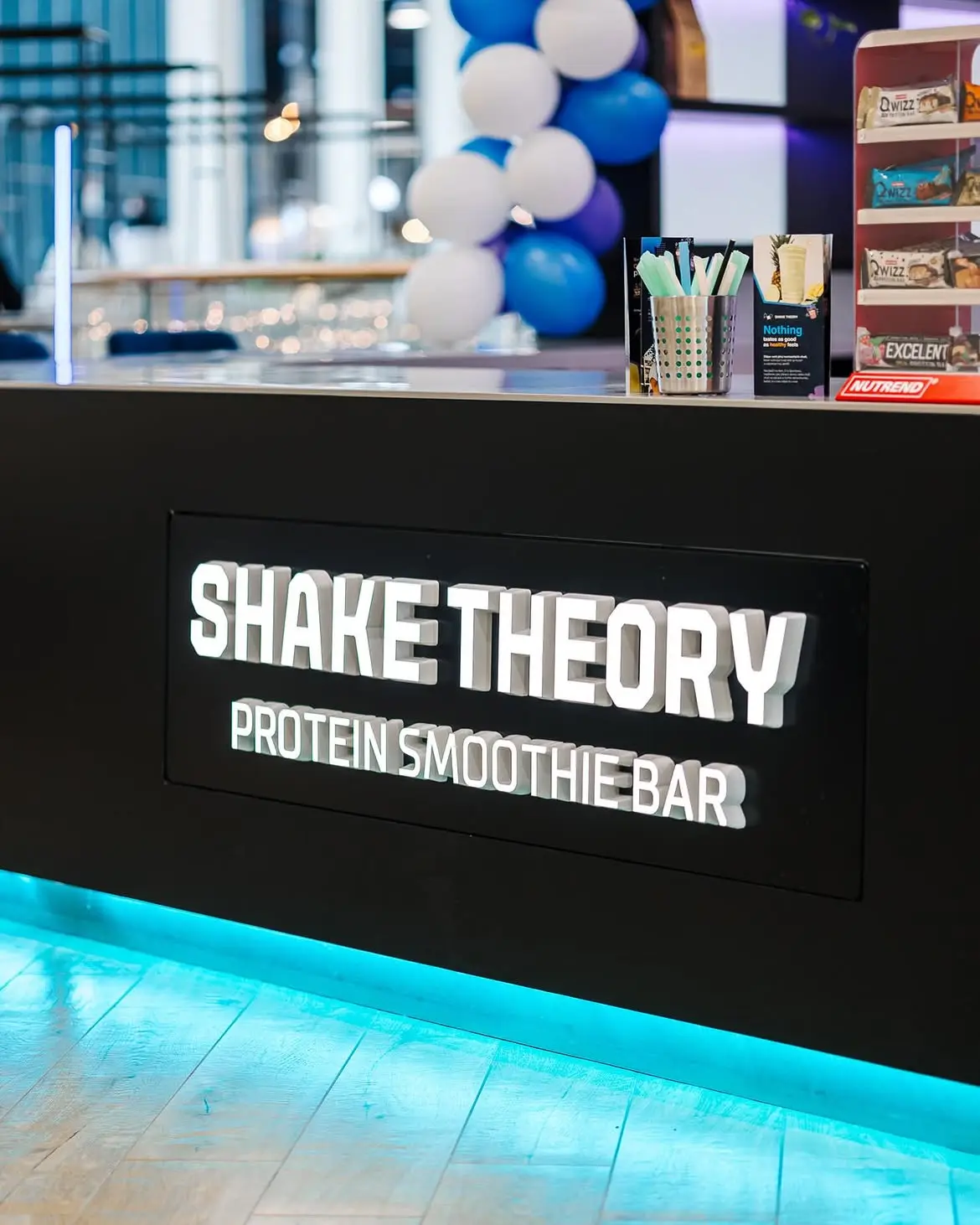 Leuchtreklame Shake Theory – Projekt von Neonworld
